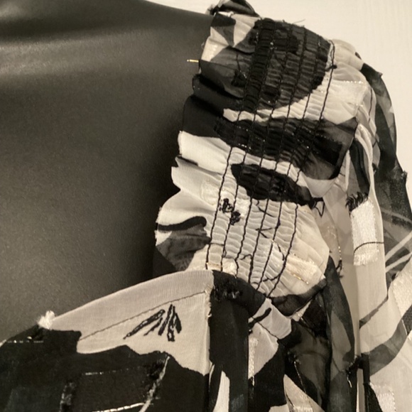 Long Sleeve 5 button sleeve - Picture 5 of 9